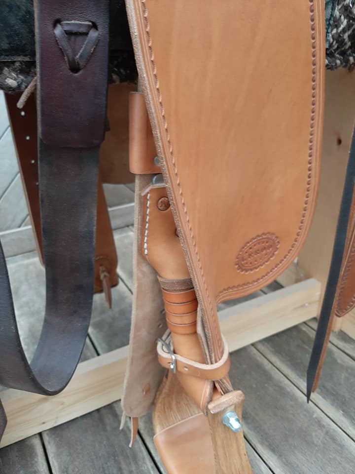 Selle équitation Western - Wade Inskirt Rigged 16&quot; 93°