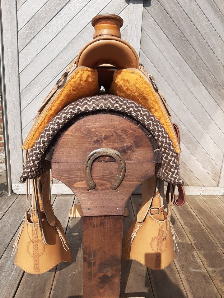 WadeVaqueros-skirtcarrefront